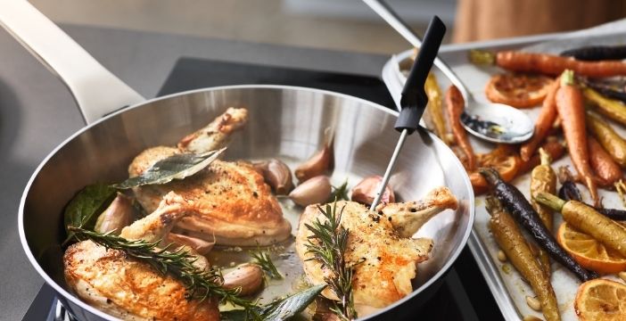 Al momento stai visualizzando Alla giusta temperatura del cibo, il piano cottura si spegne: ecco la termosonda wireless di Electrolux