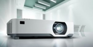 Scopri di più sull'articolo NEC punta sulla silenziosità: il proiettore laser emette solo 19 dB(A) in modalità eco
