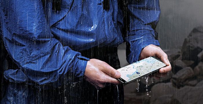 Al momento stai visualizzando Samsung accusata in Australia di mentire sulla resistenza all’acqua. Ma in Italia molti casi vengono riparati in garanzia