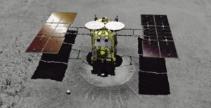 Scopri di più sull'articolo Hayabusa2 è atterrata sull’asteroide Ryugu. Porterà sulla Terra materiali preziosi per lo studio del sistema solare