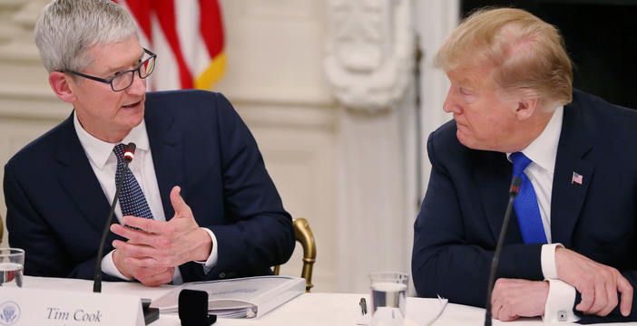 Al momento stai visualizzando Apple ha convinto Trump: con i dazi perderebbe terreno contro Samsung