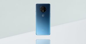 Scopri di più sull'articolo La serie 7T di OnePlus si mostra ufficialmente per la prima volta: tre fotocamere dietro un “oblò”