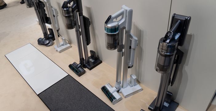 Al momento stai visualizzando Samsung mette Dyson nel mirino: presentato a IFA 2019 l’aspirapolvere a batteria più potente