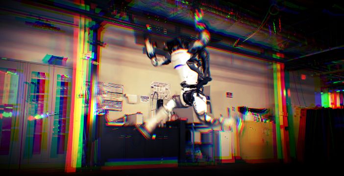 Al momento stai visualizzando Boston Dynamics: il robot bipede Atlas fa ginnastica, mentre il cane robot Spot cerca un padrone