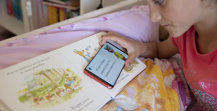 Al momento stai visualizzando L’app Huawei che aiuta i bimbi non udenti a leggere le favole arriva anche su iOS. Con due nuovi libri