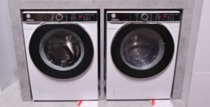 Scopri di più sull'articolo La lavatrice Hoover H-WASH 500 costa 500 euro, è connessa e ecologica. Con 10 anni di garanzia