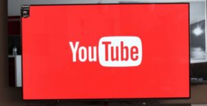 Scopri di più sull'articolo Spot video giganteschi in YouTube per smart TV. Occuperanno metà dello schermo del televisore