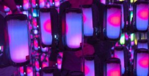 Scopri di più sull'articolo JBL Flip 5 è lo speaker bluetooth ecosostenibile. E il Pulse 4 fa battere il cuore