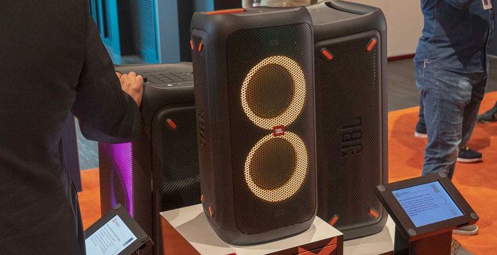 Al momento stai visualizzando JBL Partybox 100, la cassa per i festaioli ora è più piccola. Ma il boom boom è assicurato