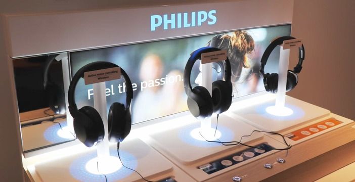 Al momento stai visualizzando Philips sfida Sony e Bose, le cuffie wireless a cancellazione di rumore costano 199 euro