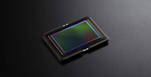 Scopri di più sull'articolo Un sensore con tre strati organici e uno con tutti i pixel a rilevamento di fase. Così Sony cambierà la fotografia