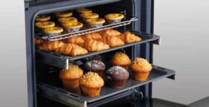 Scopri di più sull'articolo Il forno è sempre più tech: Electrolux integra videocamera, app per controllo da remoto e Assistente Google