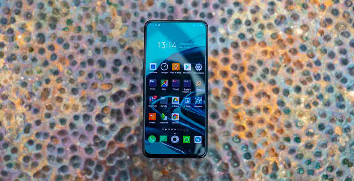 Al momento stai visualizzando Questo è Oppo Reno2. Tutto schermo, bel design e prezzo giusto: 499 euro