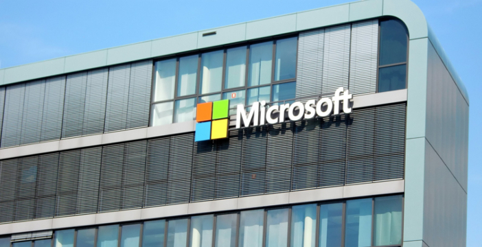 Al momento stai visualizzando Microsoft cresce grazie al cloud: ricavi per 33,1 miliardi. Male Xbox e Surface