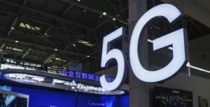 Scopri di più sull'articolo Agcom sul 5G: “Emissioni più basse del 4G. Dobbiamo decidere se farci spiare dai cinesi o dagli americani”