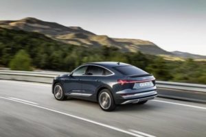 Scopri di più sull'articolo Audi e-tron sportback: aperti gli ordini del Suv-coupé elettrico