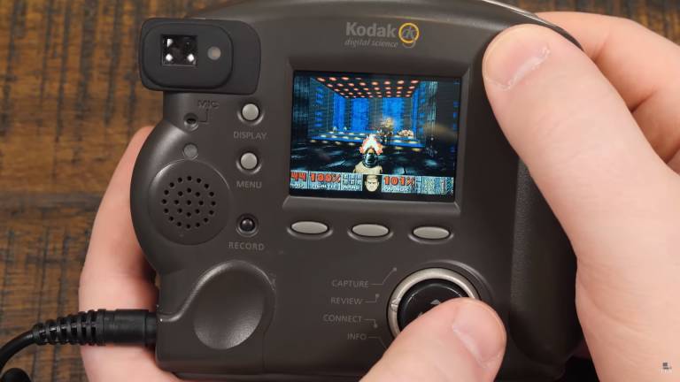 Scopri di più sull'articolo Doom e il Mame funzionano anche su una vecchia fotocamera digitale