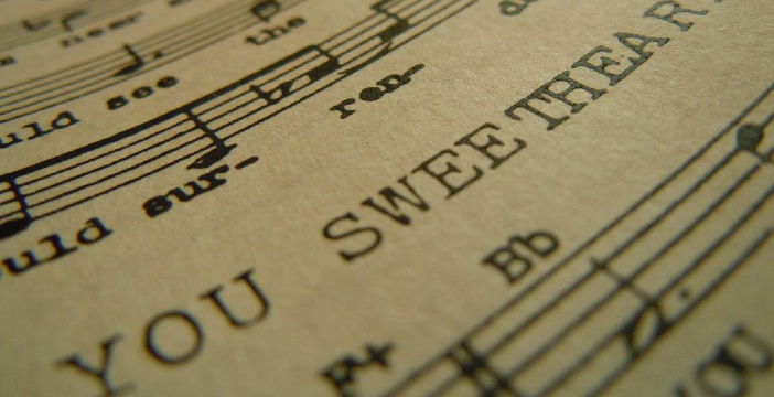 Al momento stai visualizzando Google sorpresa a rubare i testi delle canzoni dal sito Genius. Il codice Morse la inchioda