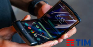 Scopri di più sull'articolo Motorola Razr con eSIM in Italia da gennaio. La prima a offrirlo è TIM