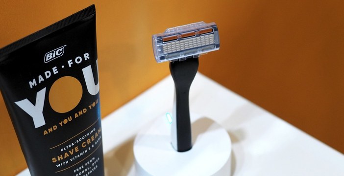 Al momento stai visualizzando BIC presenta il rasoio smart: con l’IA permetterà di creare la rasatura perfetta