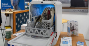 Scopri di più sull'articolo Mini elettrodomestici: al CES 2020 una lavastoviglie e un’asciugatrice da tavolo