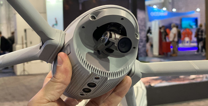 Al momento stai visualizzando PowerEgg X è un drone unico: si trasforma in videocamera, vola sotto la pioggia e atterra sull’acqua