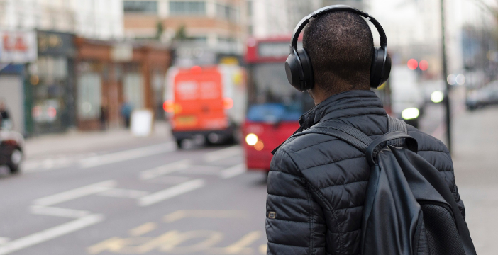 Al momento stai visualizzando L’evoluzione dell’audio Bluetooth: spazio al multistream, c’è il supporto agli apparecchi acustici