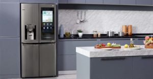 Scopri di più sull'articolo I frigoriferi LG InstaView riconoscono e analizzano il cibo. Arriva il fabbricatore di ghiaccio a sfere