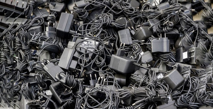 Al momento stai visualizzando La UE vuole un connettore unico per ridurre i rifiuti elettronici. Ma non servirà a niente