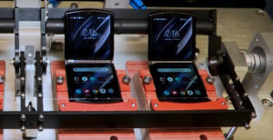 Scopri di più sull'articolo Motorola risponde al test di piegatura del Razr con un video: “Ecco come andava fatto”