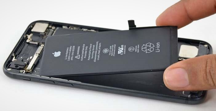 Al momento stai visualizzando Limiti alle batterie dei vecchi iPhone, l’Antitrust francese multa Apple