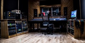 Scopri di più sull'articolo Due musicisti hanno registrato tutte le melodie esistenti e poi le hanno rese pubbliche