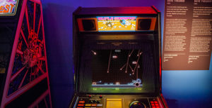 Scopri di più sull'articolo Gli arcade game non muoiono mai: Missile Command di Atari rivive sui dispositivi mobili