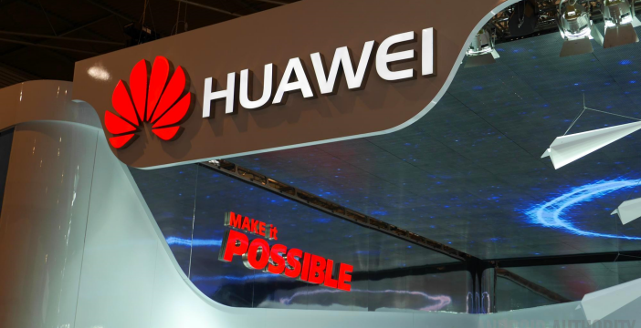 Al momento stai visualizzando Huawei dona agli ospedali italiani tute, mascherine e soprattutto tecnologia