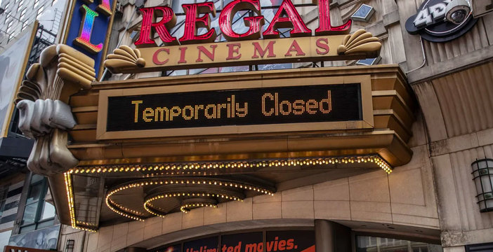 Al momento stai visualizzando Con le sale chiuse i film arrivano in streaming. L’esclusiva cinema vittima del coronavirus