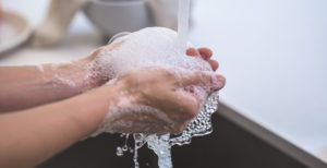 Scopri di più sull'articolo Se hai uno smartwatch Wear OS, ora ti ricorderà di lavare le mani