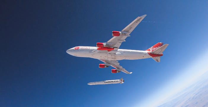 Al momento stai visualizzando Il “razzo-satellite” di Virgin Orbit sparato da un aereo in quota ha fatto cilecca