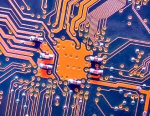 Scopri di più sull'articolo Rivoluzione ARM: sfida Intel e AMD per i computer e promette processori per Android veloci quanto quelli degli iPhone