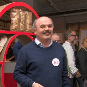 Scopri di più sull'articolo Oscar Farinetti, dopo Unieuro e Eataly crea Green Pea, dove venderà anche auto elettriche. Si parte da Torino