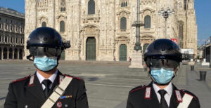 Scopri di più sull'articolo L’elmetto che misura la febbre: anche i carabinieri in Italia lo stanno testando