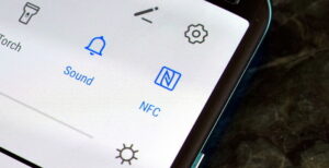 Scopri di più sull'articolo Ricaricare smartwatch e auricolari tramite NFC? Da oggi potrebbe diventare realtà