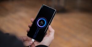 Scopri di più sull'articolo Ecco Quick Charge 3+: la batteria caricata al 50% in 15 minuti