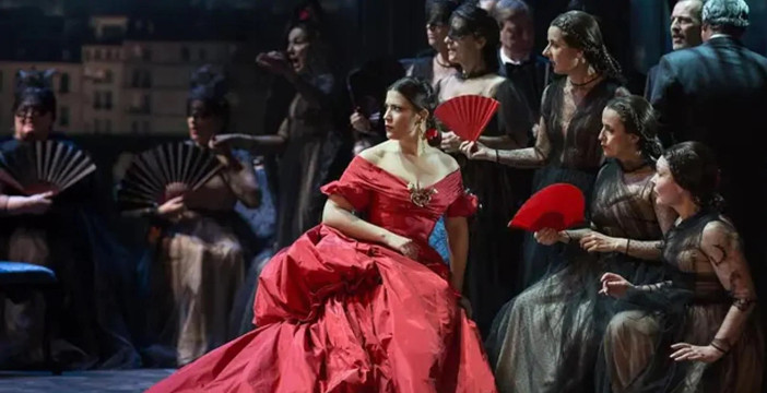 Al momento stai visualizzando Audio pessimo e problemi tecnici, la trasmissione della Traviata sulla Rai è un disastro totale