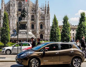 Al momento stai visualizzando Milano punta tutto sulla mobilità elettrica: incentivi auto fino a 15.600 euro, 3.000 euro scooter, 1.500 euro per eBike