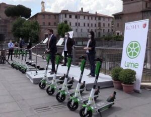 Scopri di più sull'articolo Ancora monopattini in sharing per Roma: la carica dei 1.000 arriva anche da Lime