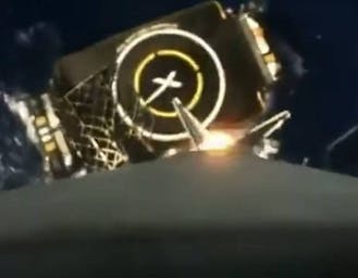 Al momento stai visualizzando Ennesimo rientro per lo stadio Falcon 9, ecco il video integrale dell’atterraggio
