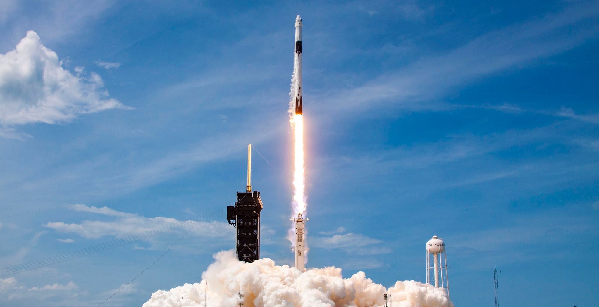 Scopri di più sull'articolo SpaceX entra nella storia: è la prima compagnia privata a portare l’uomo nello spazio