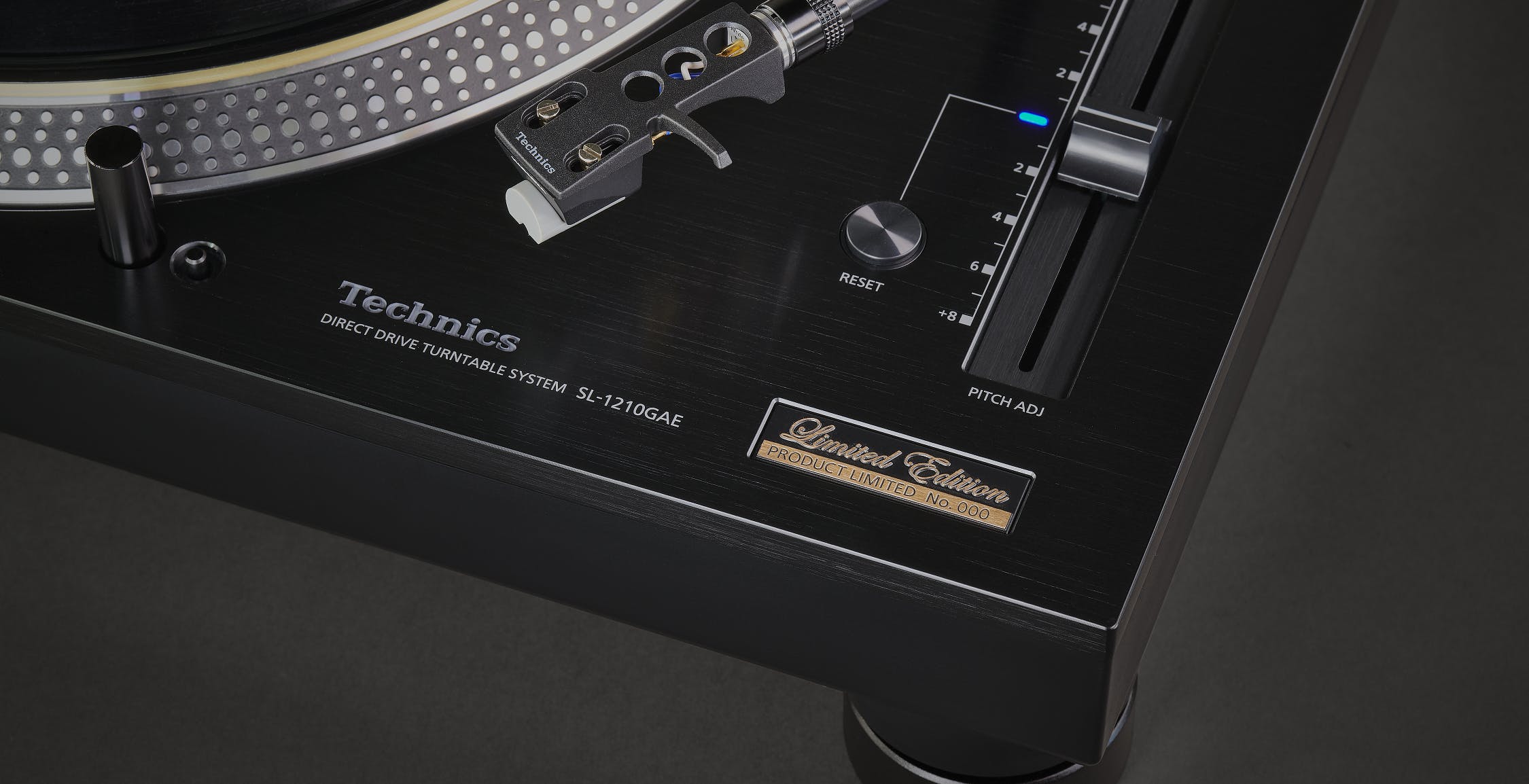 Technics compie 55 anni e festeggia con una Special Edition dell'SL-1210
