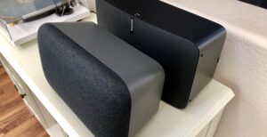 Scopri di più sull'articolo Battaglia nell’audio: dopo la denuncia di Sonos arriva la controdenuncia di Google