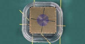 Scopri di più sull'articolo Questo sensore in grafene sostituisce il tampone e riesce a distinguere il COVID-19 da una banale influenza